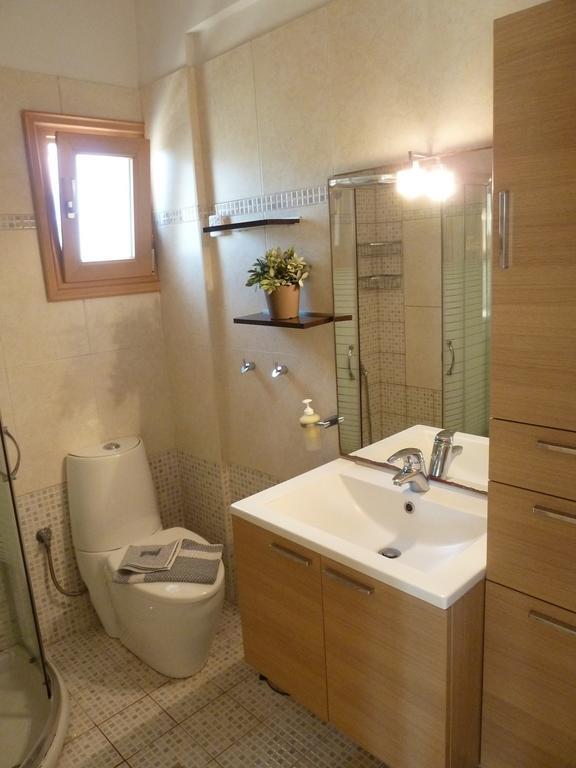 Dolce Vita East Svoronata Bilik gambar